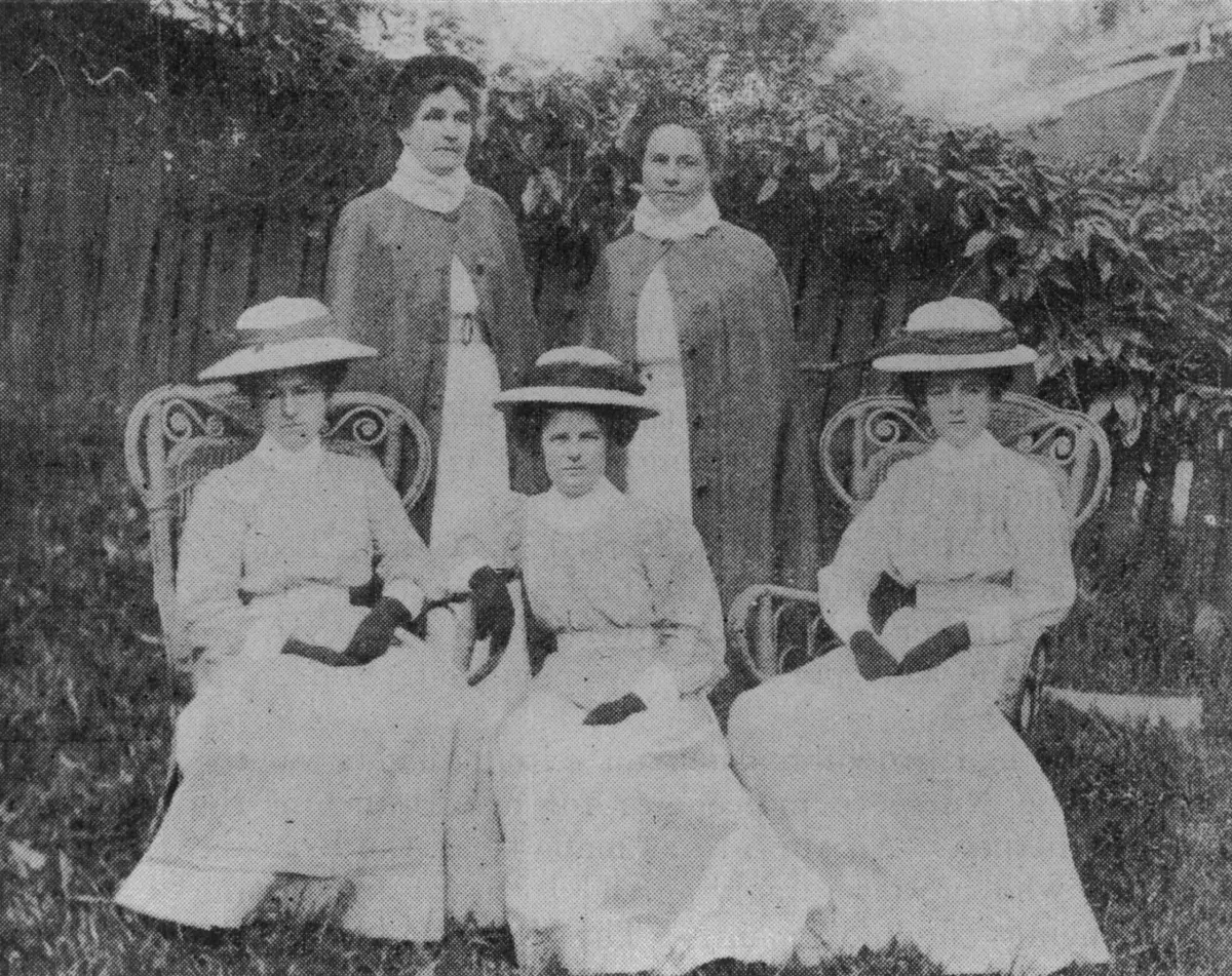 Four Anglicare Southern Queensland nurses standing with a Sister in 1910.